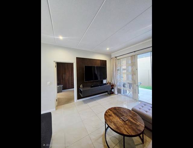 2 BEDROOM APARTMENT FOR SALE IN BRYANSTON